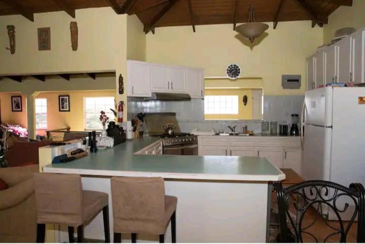 Altare - Breezy With A View Apartment Гранд Анс Екстериор снимка
